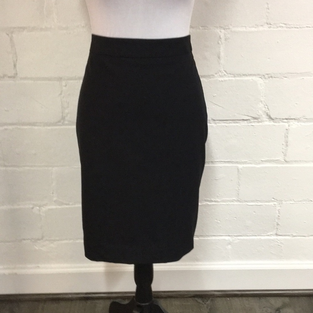 BR Lightweight Wool Pencil Skirt in Black